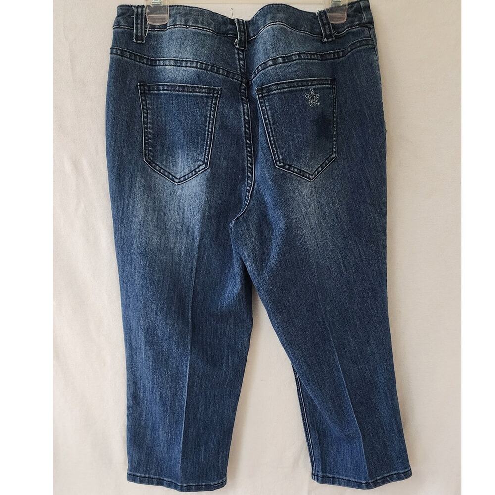 CJ Banks Classic Fit Capri Jeans featuring a star pattern Women's Size 6 - Picture 3 of 10